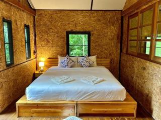 Bangtao Wooden house resort and cafe - Ban Thalat Choeng Thale - 0
