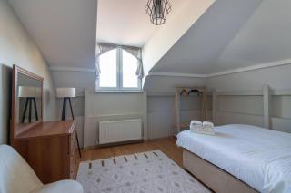 Charming 2BR Panoramic Views Penthouse in Maltepe - 5