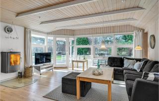 Three-Bedroom Holiday Home With A Fireplace In Melby - Melby - 9