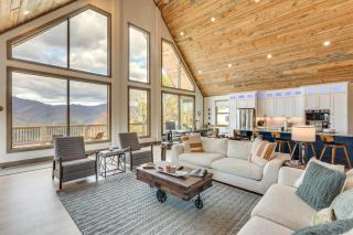 Blue Ridge Mountain-View Cabin with Hot Tub and Deck! - Andrews - 5