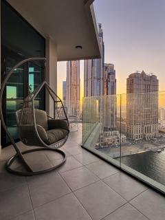2BR Luxury Retreat - Stunning Canal and Sea View - 0