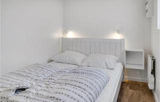 Awesome Apartment In Væggerløse - Marielyst - 4