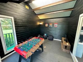 Rural Retreat with Hot Tub, Fire Pit & Games Room - 5