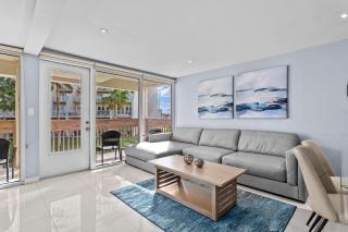 Beachfront Resort 2BR Condo 3 Pools, Heated Pool, Kids Pool & Jacuzzi - 4