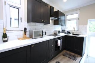 Three Bedroom Upper Flat in Jordanhill - Glasgow - 5
