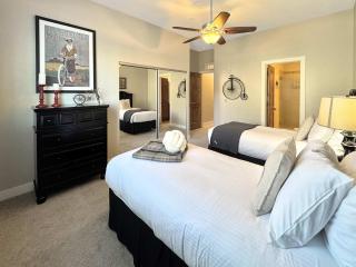 Newpark Townhome, Breathtaking Views Shopping Center Steps Away - Park City - 3