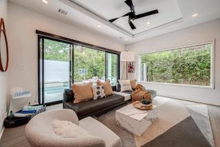 Montrose Lux Pool Villa Houston - 9