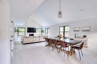 Hamptons Modern Retreat NEW CONS - 1