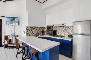 Birds-Eye Ocean View in Nicely Priced Top-Floor Unit in Flamingo - Playa Flamingo - 4