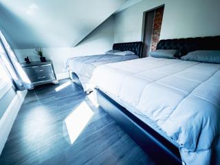 Comfy 4BR-Free Parking-Wi-Fi in Niagara Falls NY - 1