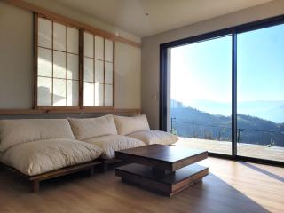 Logement avec jacuzzi et sauna en terrasse, belle vue panoramique - - 8