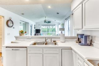 Myrtle Beach Waterfront Condo 5 Mi to Boardwalk! - Myrtle Beach - 4