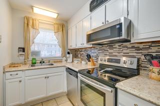 Walk to Ocean - Townhome with Patio in Myrtle Beach! - Myrtle Beach - 3