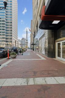 Indy Urban Nest - Sleeps 8 - Skywalk Access - Convention Center - Stadium - 2