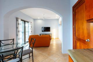 2 Bedroom Ocean-View Condo with Pool - Playa Flamingo - 5