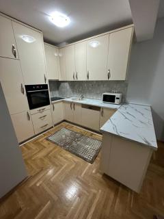 Labi Apartment - Pejë - 4