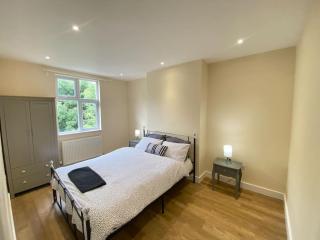 The Mayfield Suite -Modern Two Bed Apartment - 5
