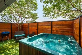 Island Townhouse with Private Hot Tub - Corpus Christi - 0
