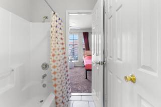 Island Townhouse with Private Hot Tub - Corpus Christi - 6