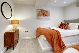 Elmleigh Nook - Central with Parking - 4