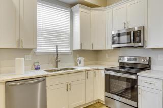 1 Mi to Caesars Superdome Contemporary NOLA Abode - New Orleans - 4