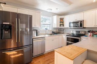 Knot so Crabby - Fully Redecorated Oak Island Beach Rental - Dogs Allowed - 6