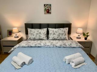 Niko Pirosmani 3-room apartment in Old Tbilisi - 8