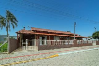 Casa a 2 quadras da Praia de Zimbros RW2724 - Bombinhas - 0