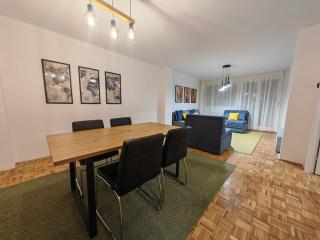 NEW BELGRADE Lovely three bedroom apartment - Belgrado - 0