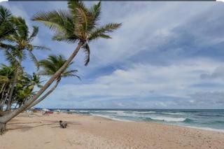 Casa de Praia em Piatã - Churrasqueira e Localização Privilegiada em Salvador - 1