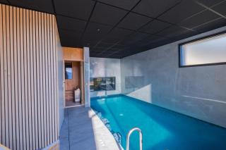 Villa d'expection, 10 personnes avec piscine intérieure - - 0
