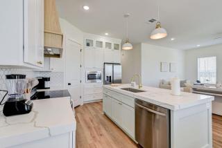 Coastal Villa-1 Block To Beach - 6