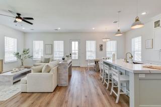 Coastal Villa-1 Block To Beach - 1