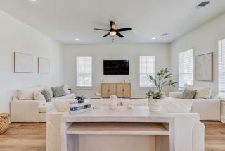 Coastal Villa-1 Block To Beach - Galveston - 4