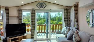 Amazing Lodge with Hot Tub - 5