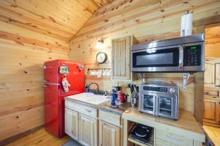 11 Mi to LBJ State Park - Couples Cabin Retreat! - 1