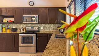 2-Bedroom, 2-Bath Condo Near Beach - Coco - 3