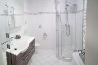 Schöner Bungalow mit Gartenterrasse und Teich - 5