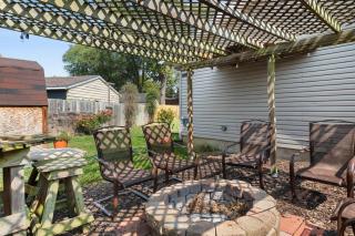 Poolside Palisade - A Fun Family Retreat for 6 - - 4