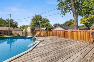 Poolside Palisade - A Fun Family Retreat for 6 - - 2