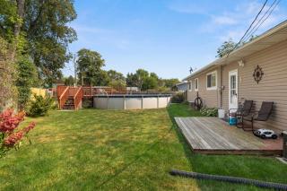 Poolside Palisade - A Fun Family Retreat for 6 - - 1