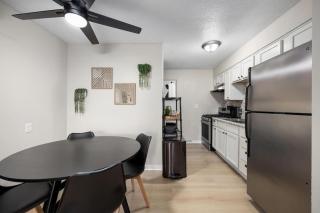 Hines Haven - Unit 2 - Perfect BNB for YOU - Peoria - 4