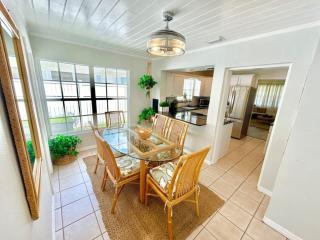 459 Cozy Getaway with fire pit - 8