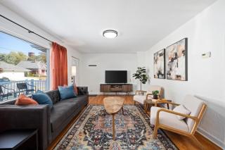 A Pop of Color - 3BD in the Heights w 3 King Beds - 5