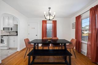 A Pop of Color - 3BD in the Heights w 3 King Beds - Peoria Heights - 3