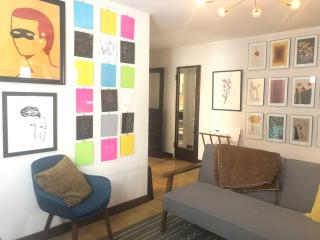 Gallery Loft of Oak Park #1 Top Host in IL - Oak Park - 5