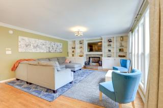 Spacious Stockbridge Manor: Pool Table, 2 Kitchens - 4