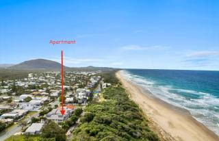 Beachfront Large 3BR-Steps to Beach-Cafe-Surf Club - Marcoola - 0
