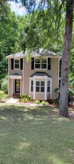 Cottage Getaway in Martinez Charming 3-Bedroom Retreat with WiFi and AC, Perfect for Your Next Stay - Martinez - 4