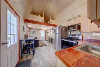 2bed 1bath Cabin with Mountain View, Hot Tub and grilling deck - Elf - 7